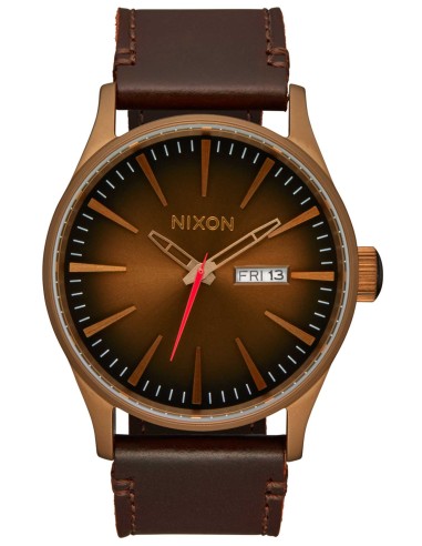 The Sentry Leather Watch en linge