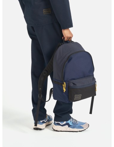 master-piece x Universal Works Backpack in Navy Recycled Tech Canvas chez Cornerstreet bien 