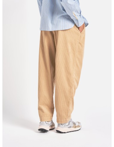 Universal Works Pleated Track Pant in Fawn Cord ou a consommer sur place