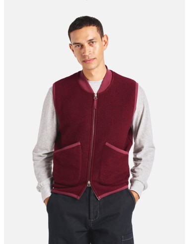 Universal Works Zip Waistcoat in Deep Red Wool Fleece Les magasins à Paris et en Île-de-France