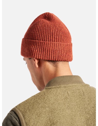 Universal Works Watch Cap in Orange Eco Wool s'inspire de l'anatomie humaine