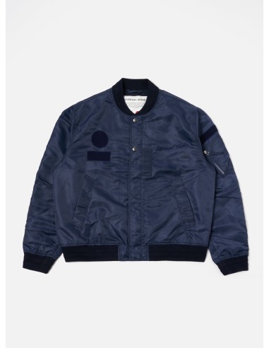 Universal Works Badge Bomber in Navy Flight Nylon le des métaux précieux