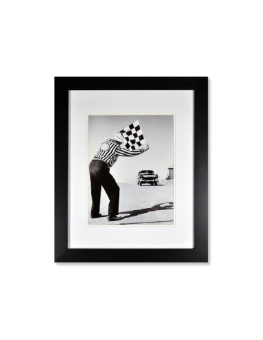 Framed Historic Checkered Flag Print offre 