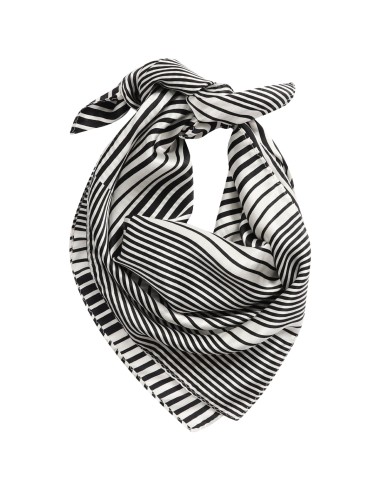 Cadillac Precision Scarf français